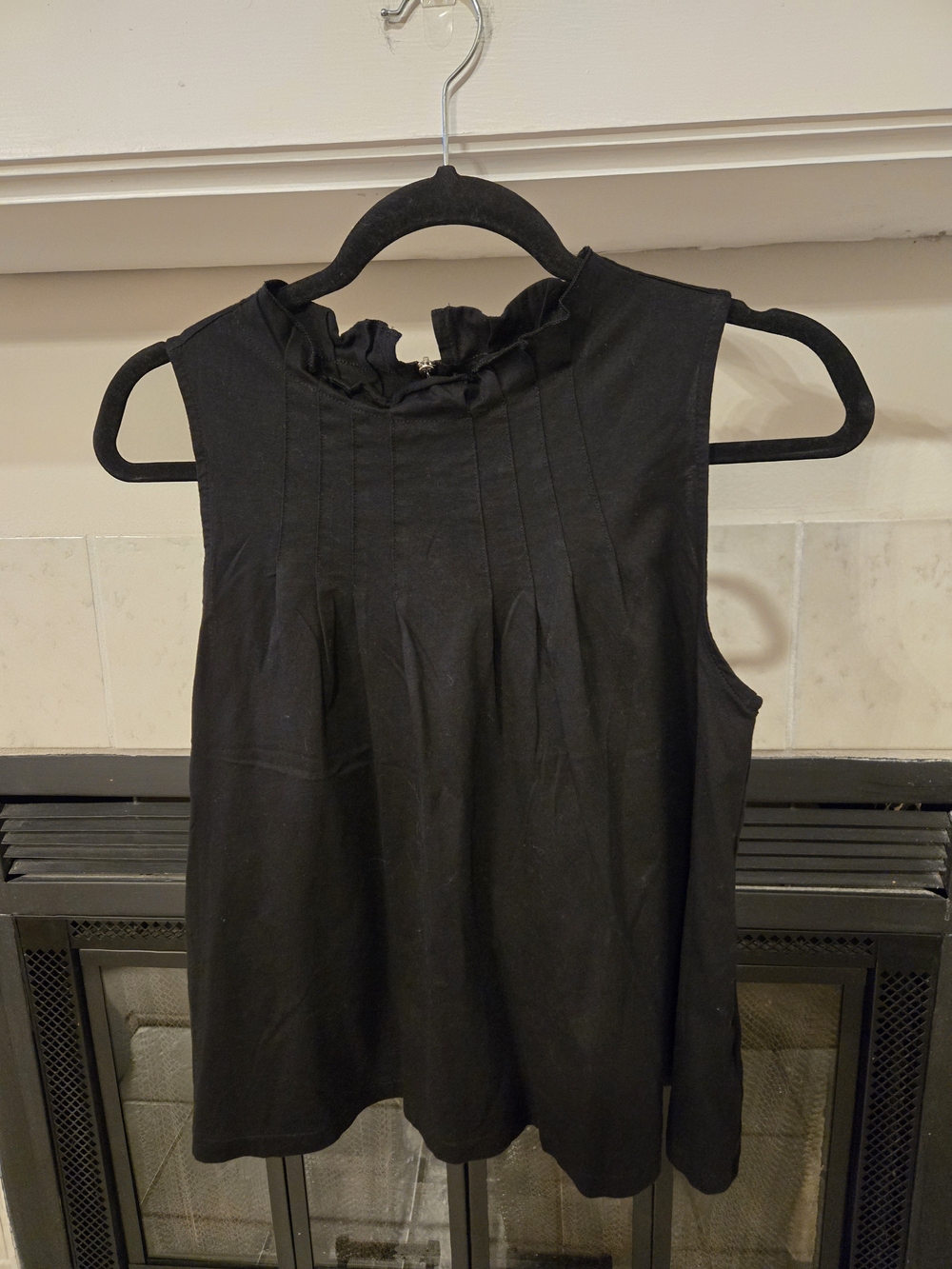 Women's Black Ruffle-Neck Pintuck Sleeveless Camisole